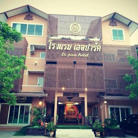 Le Parc Wangnang Hotel Фитсанулок Екстериор снимка