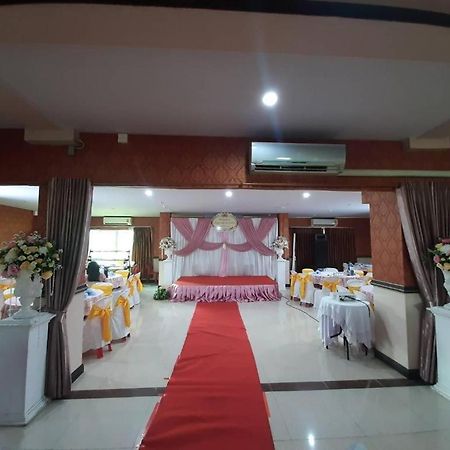 Le Parc Wangnang Hotel Фитсанулок Екстериор снимка