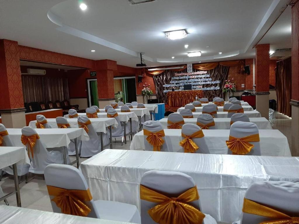 Le Parc Wangnang Hotel Фитсанулок Екстериор снимка