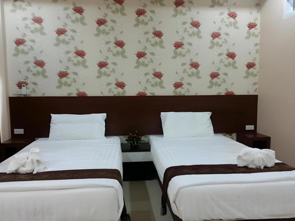 Le Parc Wangnang Hotel Фитсанулок Екстериор снимка