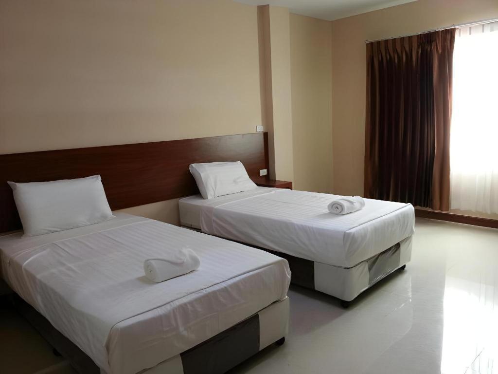 Le Parc Wangnang Hotel Фитсанулок Екстериор снимка