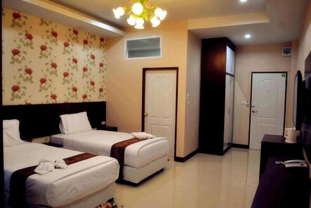 Le Parc Wangnang Hotel Фитсанулок Екстериор снимка