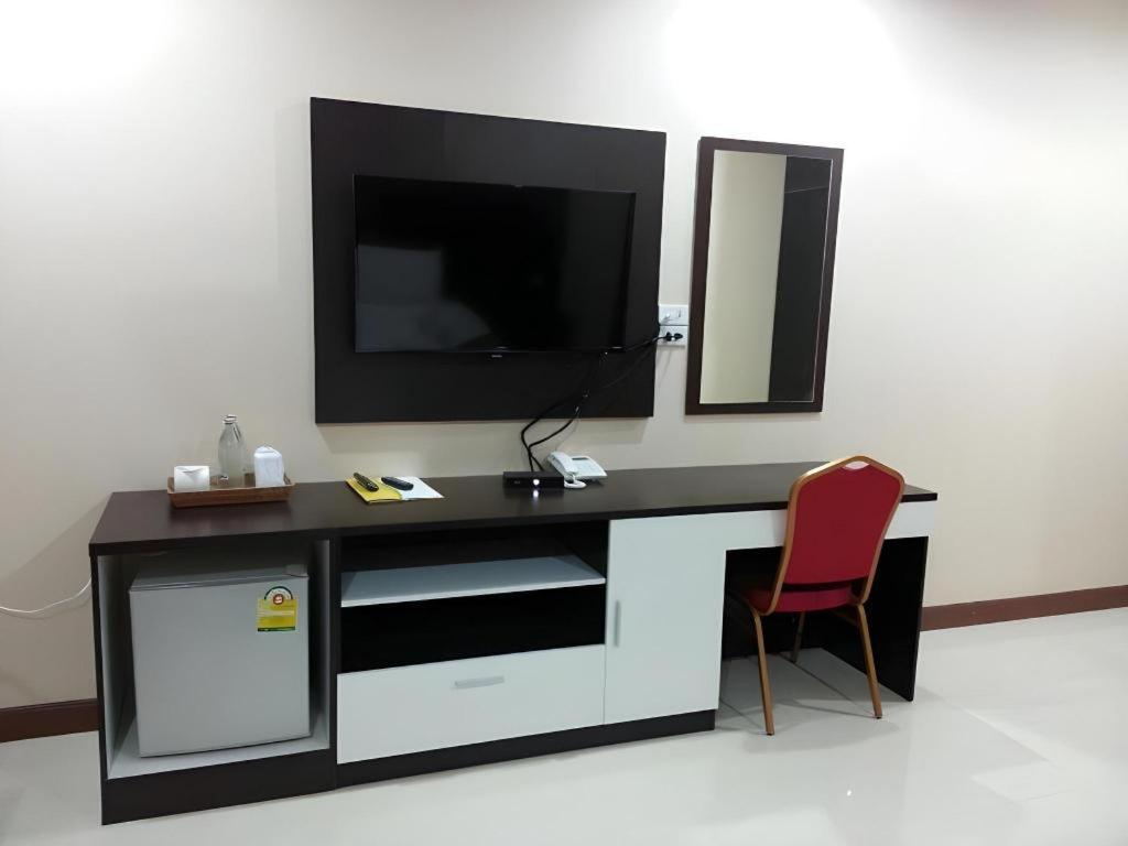 Le Parc Wangnang Hotel Фитсанулок Екстериор снимка