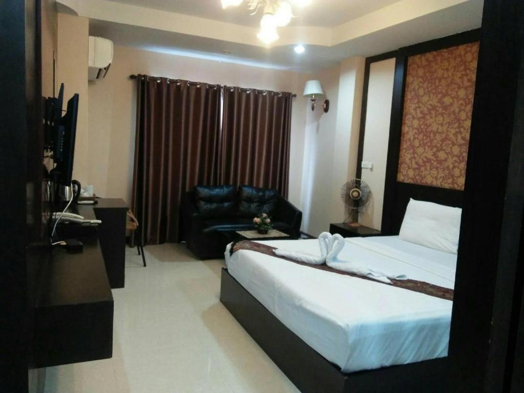 Le Parc Wangnang Hotel Фитсанулок Екстериор снимка