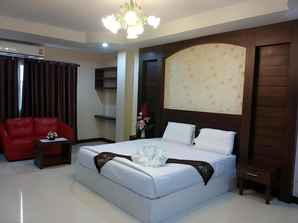Le Parc Wangnang Hotel Фитсанулок Екстериор снимка