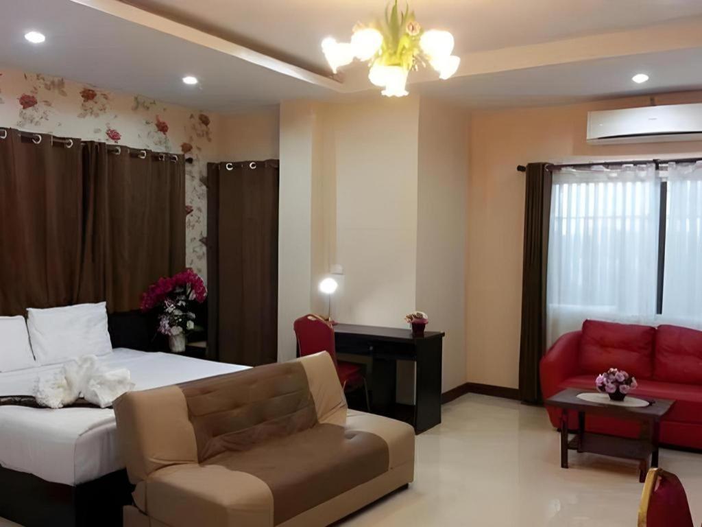 Le Parc Wangnang Hotel Фитсанулок Екстериор снимка