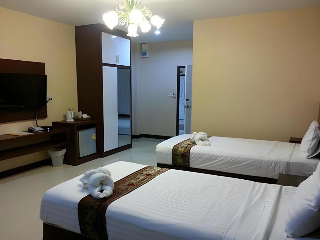 Le Parc Wangnang Hotel Фитсанулок Екстериор снимка