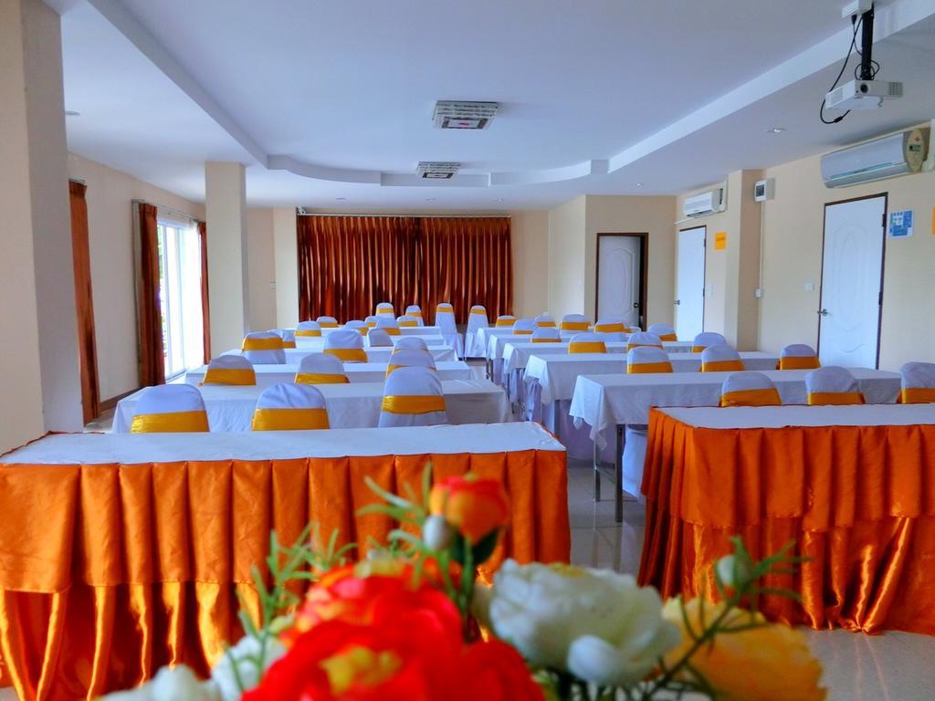 Le Parc Wangnang Hotel Фитсанулок Екстериор снимка