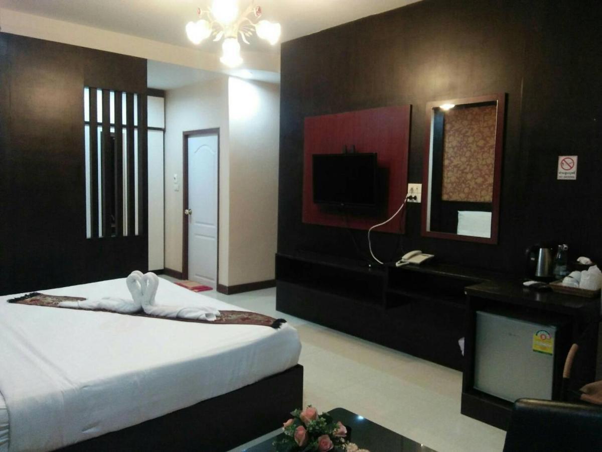 Le Parc Wangnang Hotel Фитсанулок Екстериор снимка